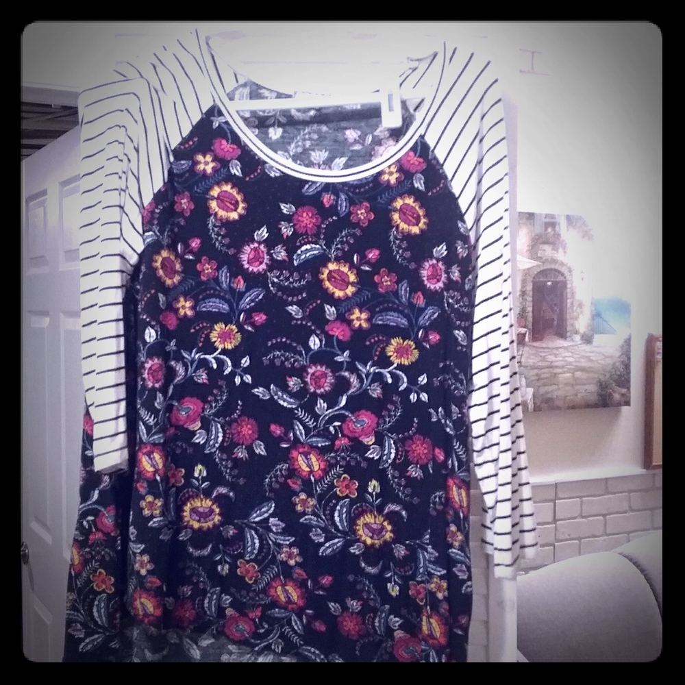 Long sleeve patterned t-shirt